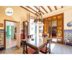 FANTÁSTICA CASA SEÑORIAL CON JARDÍN EN EL CENTRO!