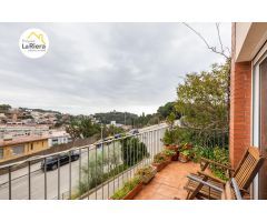 CASA ESQUINERA CON VISTAS PANORÁMICAS !!