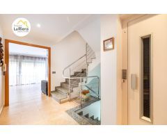 MAGNÍFICA CASA DE PUEBLO CON ASCENSOR