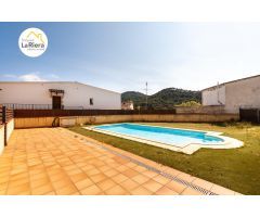 PISO COMO NUEVO CON PATIO AMPLIO, PARQUING Y TRASTERO