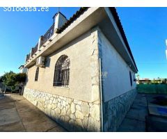 ZONA LA BARQUERA - Parcela de terreno de 1250 m2 con casa de 150 m2 con piscina y nave de 400m2.