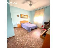ZONA LA BARQUERA - Parcela de terreno de 1250 m2 con casa de 150 m2 con piscina y nave de 400m2.