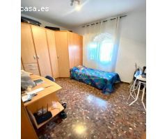 ZONA LA BARQUERA - Parcela de terreno de 1250 m2 con casa de 150 m2 con piscina y nave de 400m2.