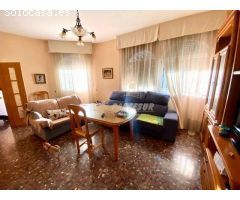 ZONA LA BARQUERA - Parcela de terreno de 1250 m2 con casa de 150 m2 con piscina y nave de 400m2.