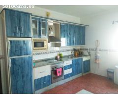 LOS MOCHOS - CASA CON NEGOCIO PARA ALIMENTACION U HOSTELERIA. HIPOTECABLE