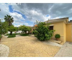 ZONA INJERTAL DE LAS CUEVAS- Parcela con gran casa y piscina.