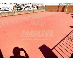 HIGUERON - Gran Casa de 2 plantas con terraza, patio y garaje.