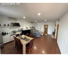 ZONA CUEVAS BAJAS- Parcela de terreno de 6.400 m2 con casa de 130 m2, piscina, nave y otro edificio.