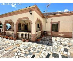 ZONA ROTONDAS AEROPUERTO_ Parcela de 1.500m con casa y piscina, agua potable, luz y pozo.