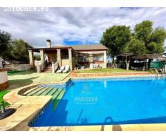 ZONA CUEVAS BAJAS - Parcela de terreno de 5.000m con casa de 110m, piscina, trastero.