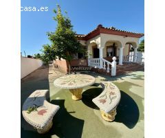 CASA CON PISCINA ( LA PISCINA NECESITA REPARACION)