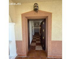CASA CON PISCINA ( LA PISCINA NECESITA REPARACION)