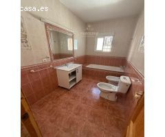 CASA CON PISCINA ( LA PISCINA NECESITA REPARACION)