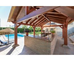 IMPONENTE CHALET EN OTURA