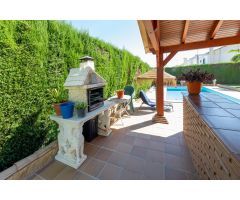 IMPONENTE CHALET EN OTURA