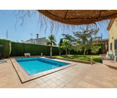 IMPONENTE CHALET EN OTURA