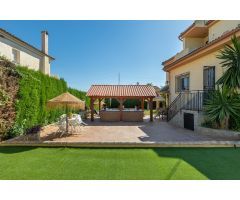 IMPONENTE CHALET EN OTURA