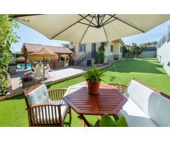 IMPONENTE CHALET EN OTURA
