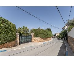 CASA SEÑORIAL CON TERRENO EN DÍLAR