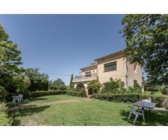 CASA SEÑORIAL CON TERRENO EN DÍLAR