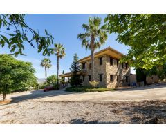 ESPECTACULAR FINCA A 25 DE GRANADA - UN SUEÑO HECHO REALIDAD