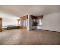 Casa con terreno y nave en Santa Fe