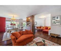 Espectacular casa en Bola de Oro / Serrallo