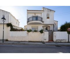 CHALET INDEPENDIENTE EN ESQUINA LOMA VERDE