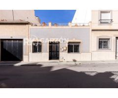 CASA INDEPENDIENTE CON GARAJE EN PLAZA DE TOROS