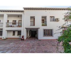 Amplio apartamento situado en Albaicín Alto en casa corrala con vistas a la Alhambra