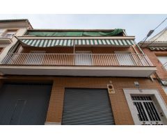 Adosada en Granada capital con garaje y junto al metro.