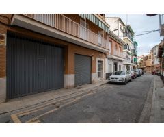 Adosada en Granada capital con garaje y junto al metro.