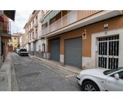 Adosada en Granada capital con garaje y junto al metro.