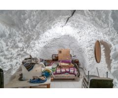 CASA CON CUEVAS Y TERRENO EN BARRANCO DEL ABOGADO