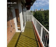 ¡GRAN OPORTUNIDAD EN RAMBLA PRIM - PISO CON LUZ, ALTURA Y BALCÓN!