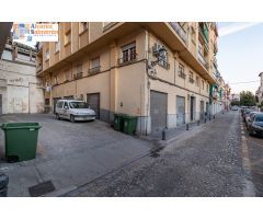 ATENCIÓN INVERSORES!!!!!  Gran Local en planta baja en Calle Santiago.