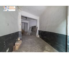 ATENCIÓN INVERSORES!!!!!  Gran Local en planta baja en Calle Santiago.