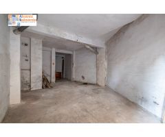 ATENCIÓN INVERSORES!!!!!  Gran Local en planta baja en Calle Santiago.
