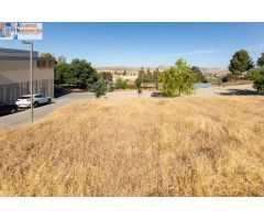 Venta de solar urbano de 258 m2 en Otura (Granada)