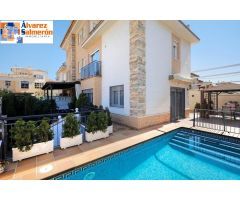 Espectacular casa junto al C.C. Serrallo