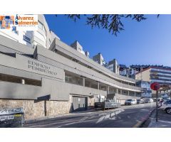 Amplio ático de 3 habitaciones en Edificio Penibético