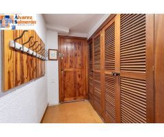 Amplio ático de 3 habitaciones en Edificio Penibético
