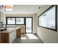Espectacular casa a estrenar en el centro de Armilla.