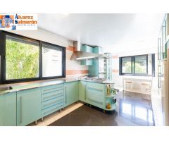 Exclusiva vivienda en El Serrallo con jardín, apartamento independiente y espectaculares vistas