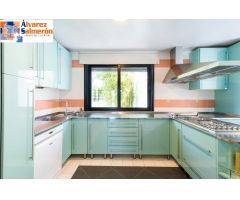 Exclusiva vivienda en El Serrallo con jardín, apartamento independiente y espectaculares vistas