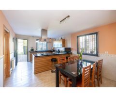 Chalet independiente de 4 dormitorios en Nuevo Jun. Seminuevo