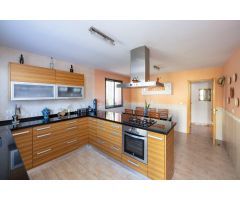 Chalet independiente de 4 dormitorios en Nuevo Jun. Seminuevo