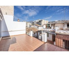 Ático Dúplex Premium en el Corazón de Granada: Lujo, Espacio y Vistas de Ensueño.