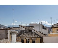 Ático Dúplex Premium en el Corazón de Granada: Lujo, Espacio y Vistas de Ensueño.