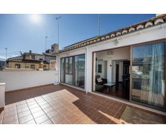 Ático Dúplex Premium en el Corazón de Granada: Lujo, Espacio y Vistas de Ensueño.